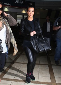 KIM_KARDASHIAN_NIKE_SNEAKERS